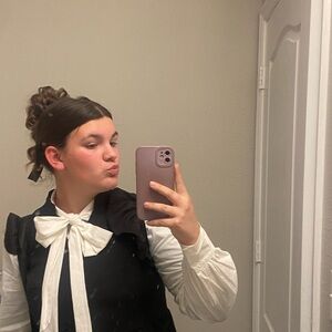 Hey I’m Adriana! Feel free to leave a comment so I can look at your closet to!❤️